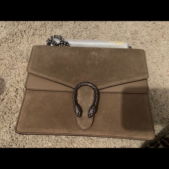 gucci dionysus medium shoulder bag